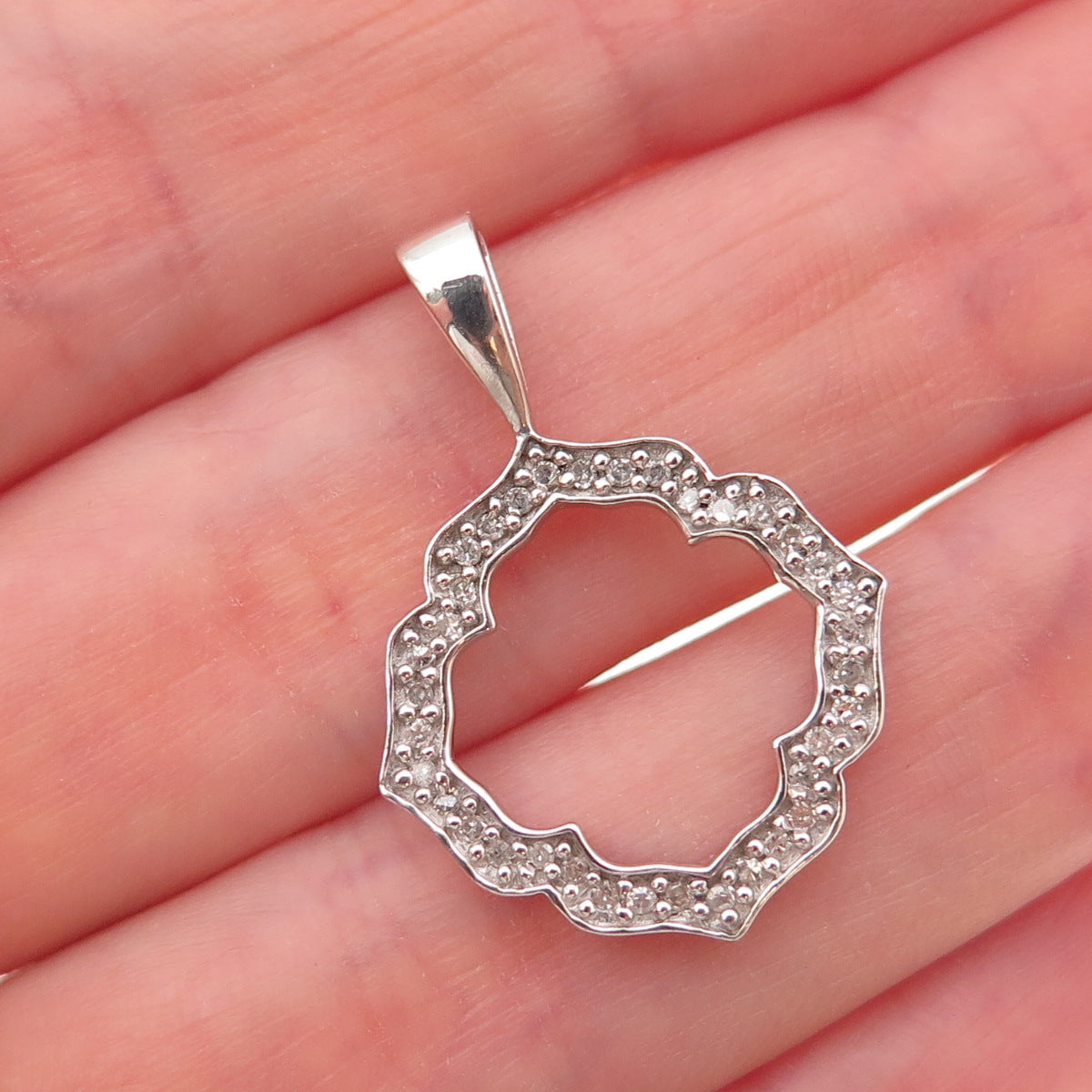 Heng Ngai 925 Sterling Silver Real Round-Cut Diamond Floral Charm Pendant