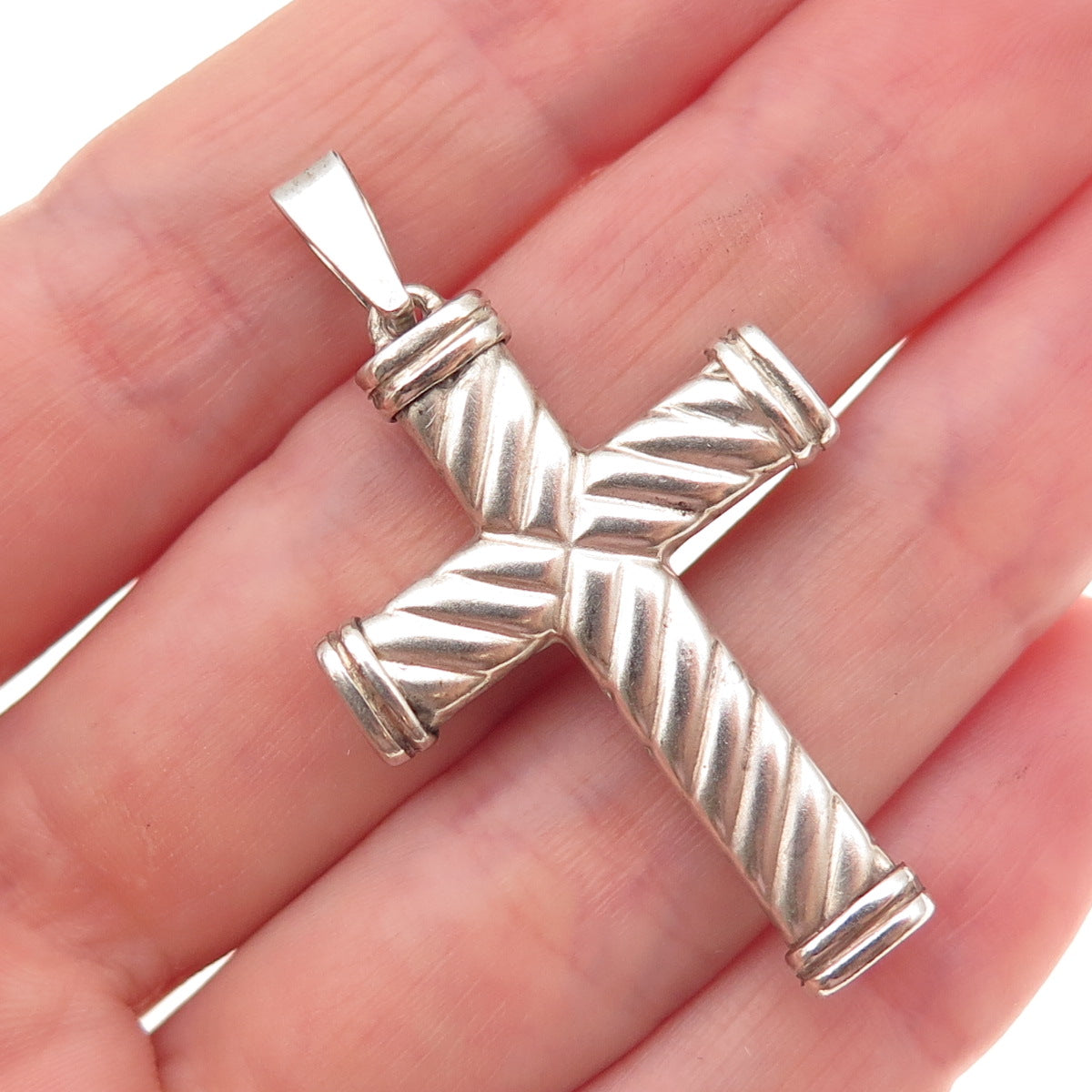 925 Sterling Silver Vintage Cross Oxidized Ribbed Pendant