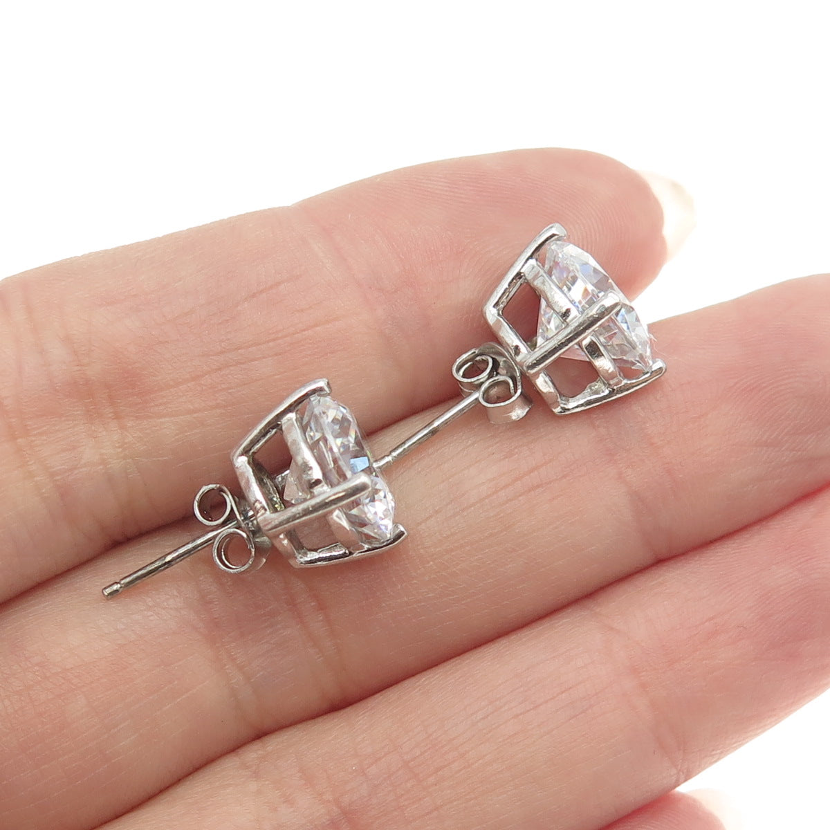 925 Sterling Silver Round-Cut Shaped C Z Stud Earrings