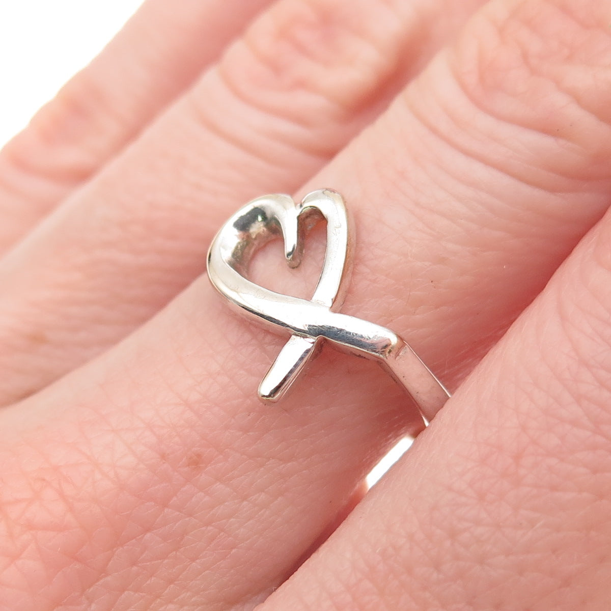 925 Sterling Silver Vintage Loving Heart Ring Size 7.5