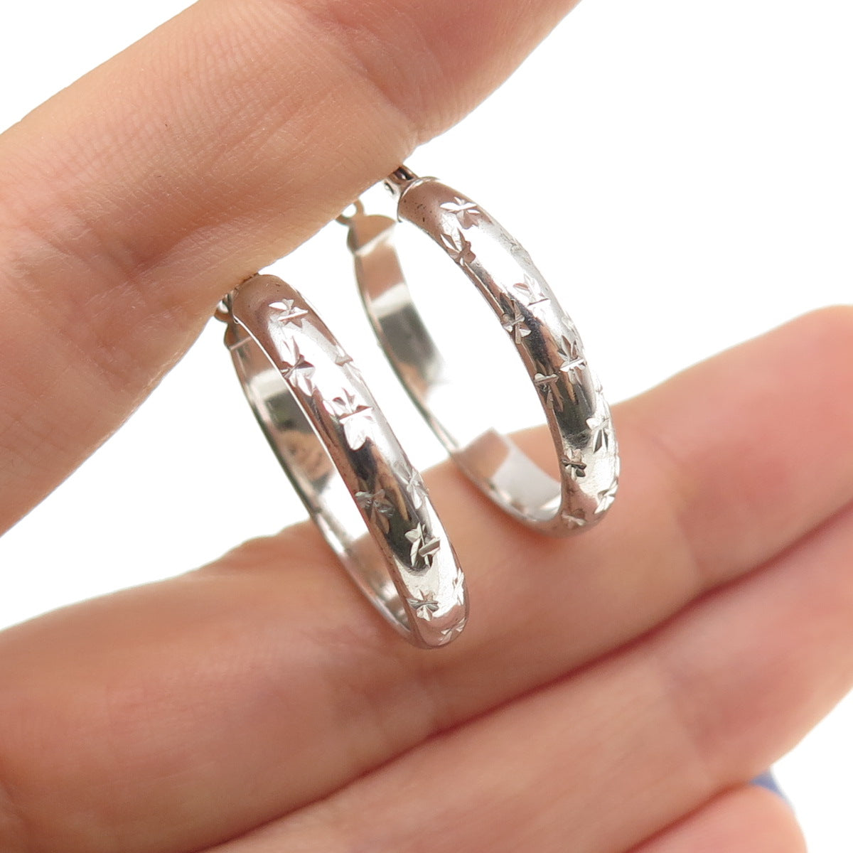 925 Sterling Silver Diamond-Cut Hoop Earrings