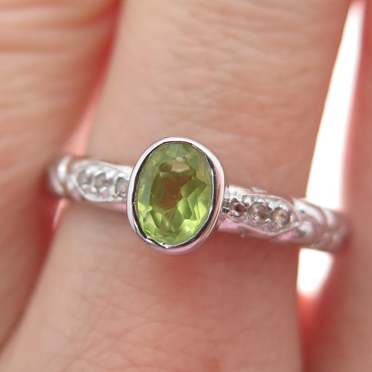 925 Sterling Silver SMK Real Round-Cut Diamond & Peridot Gem Ring Size 6.75