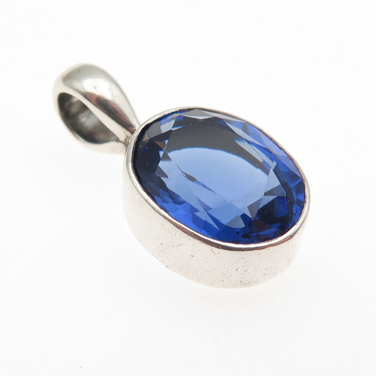 925 Sterling Silver Vintage Oval-Cut Blue C Z Charm Pendant