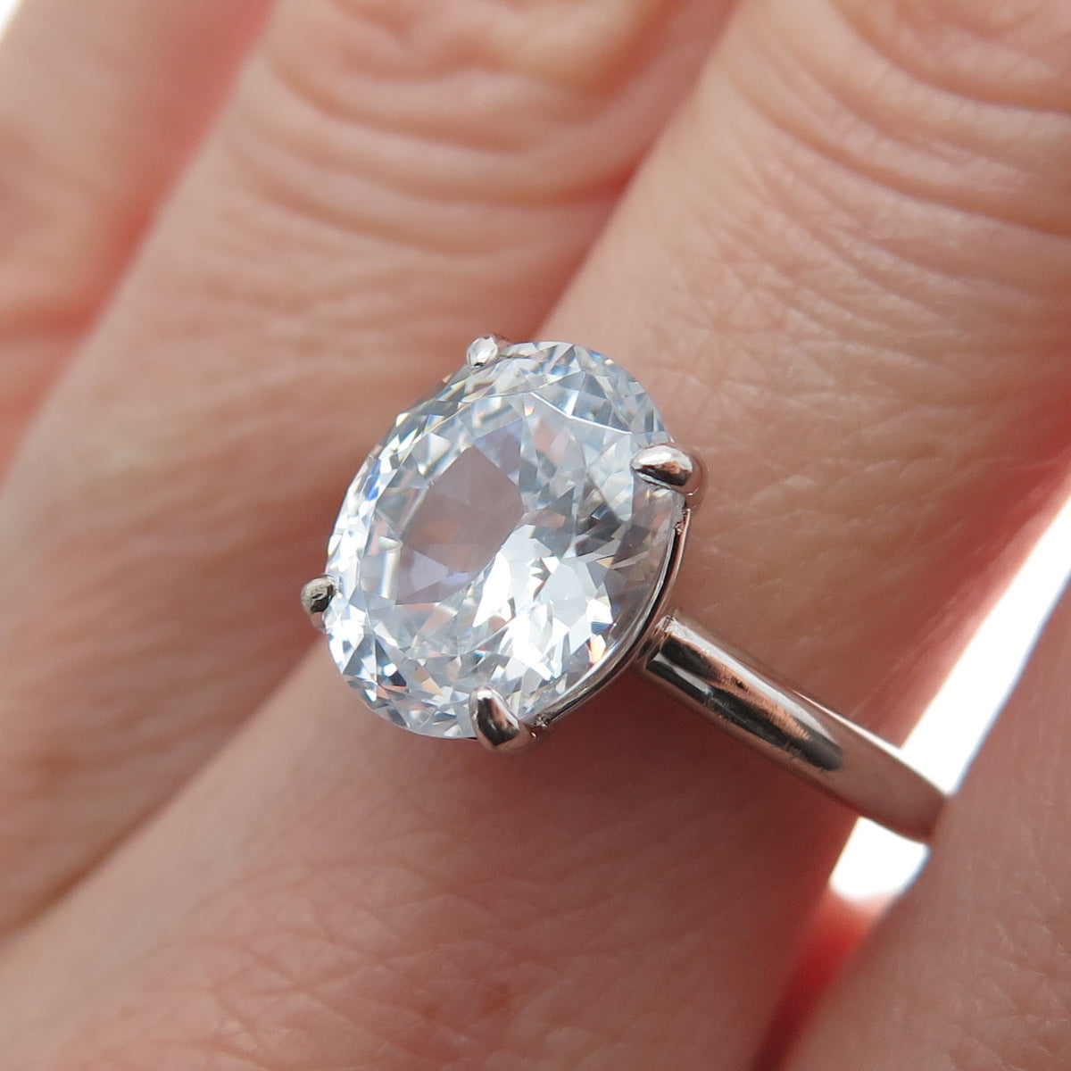 DSMK 925 Sterling Silver Oval-Cut Shaped C Z Engagement Ring Size 6.25