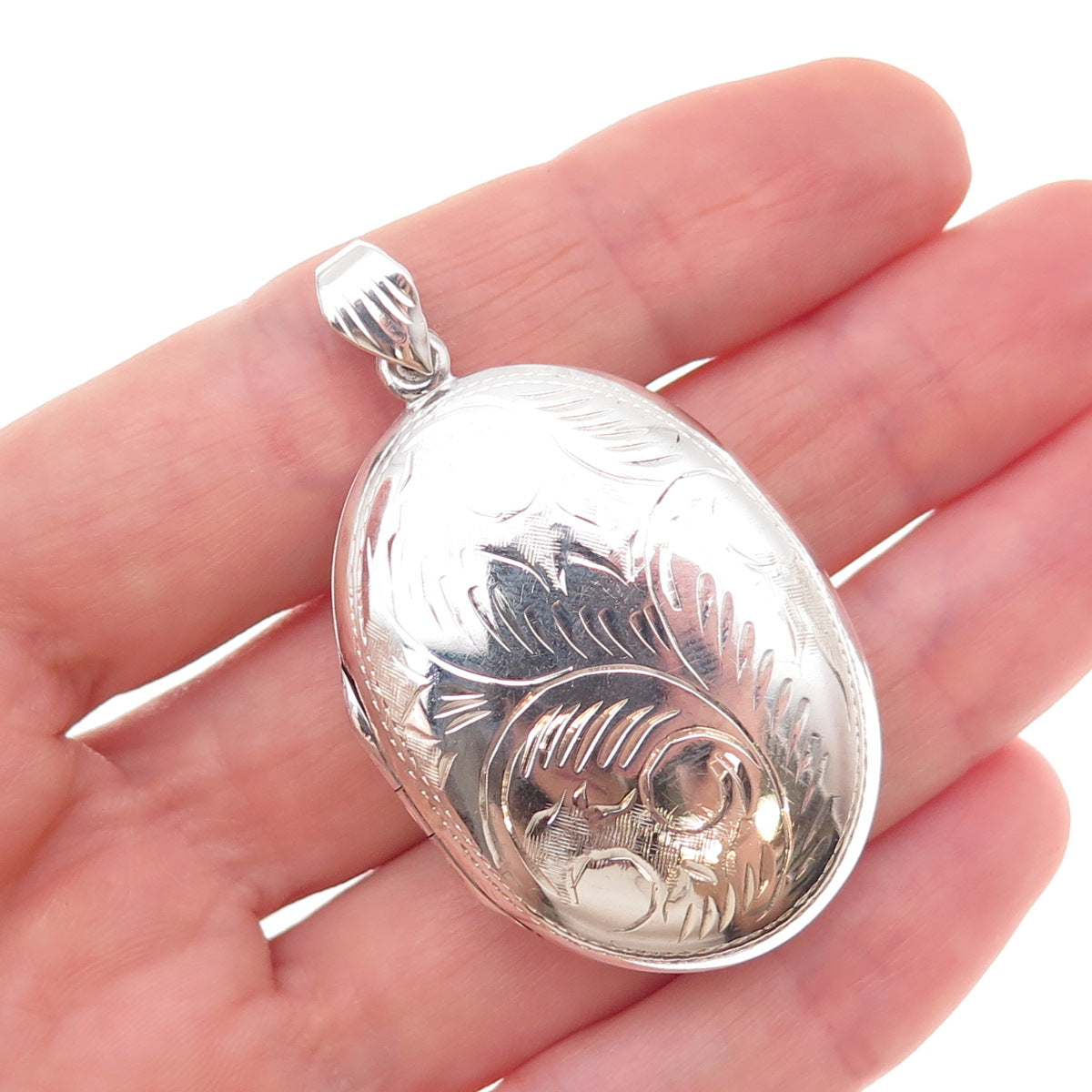925 Sterling Silver Vintage Engraved Floral Oval Locket Pendant