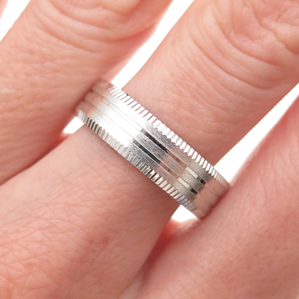 925 Sterling Silver Ribbed Band Ring Size 9.25