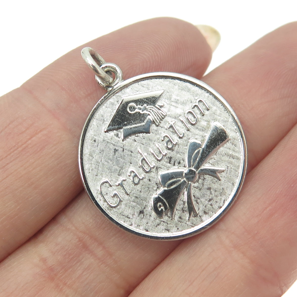 WELLS 925 Sterling Silver Vintage Graduation Round Charm Pendant