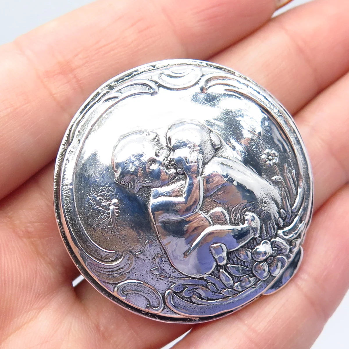925 Sterling Silver Vintage Kiss Pin Brooch / Pendant