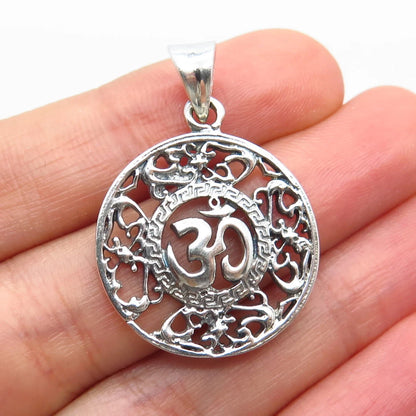 925 Sterling Silver Vintage Om Mantra Round Pendant