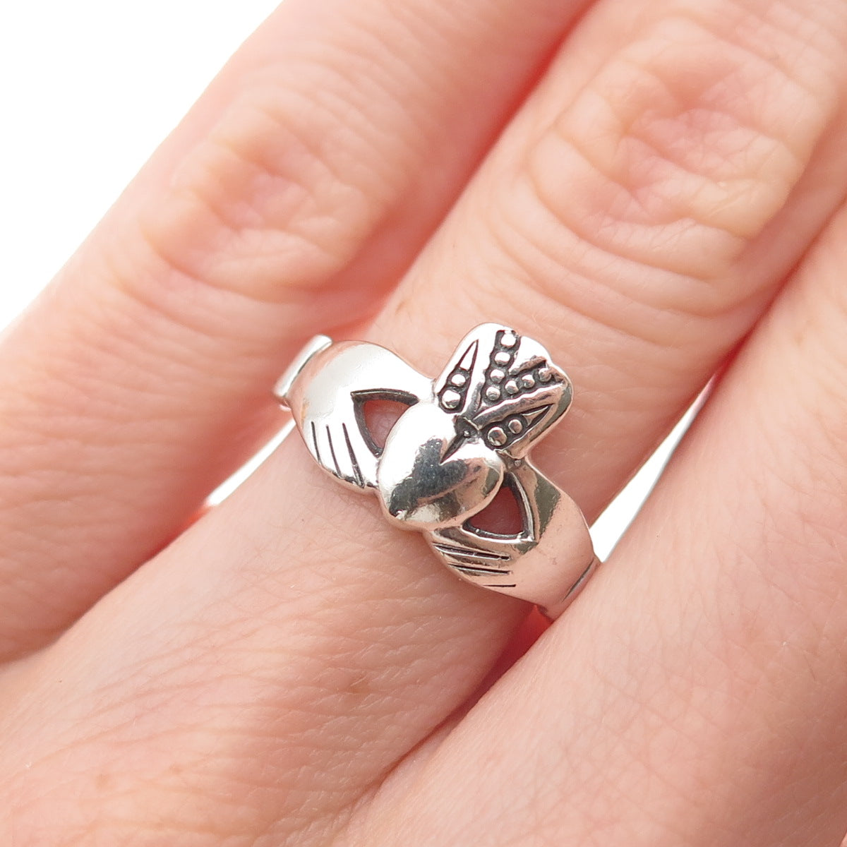925 Sterling Silver Vintage Irish Claddagh Oxidized Ring Size 5.25