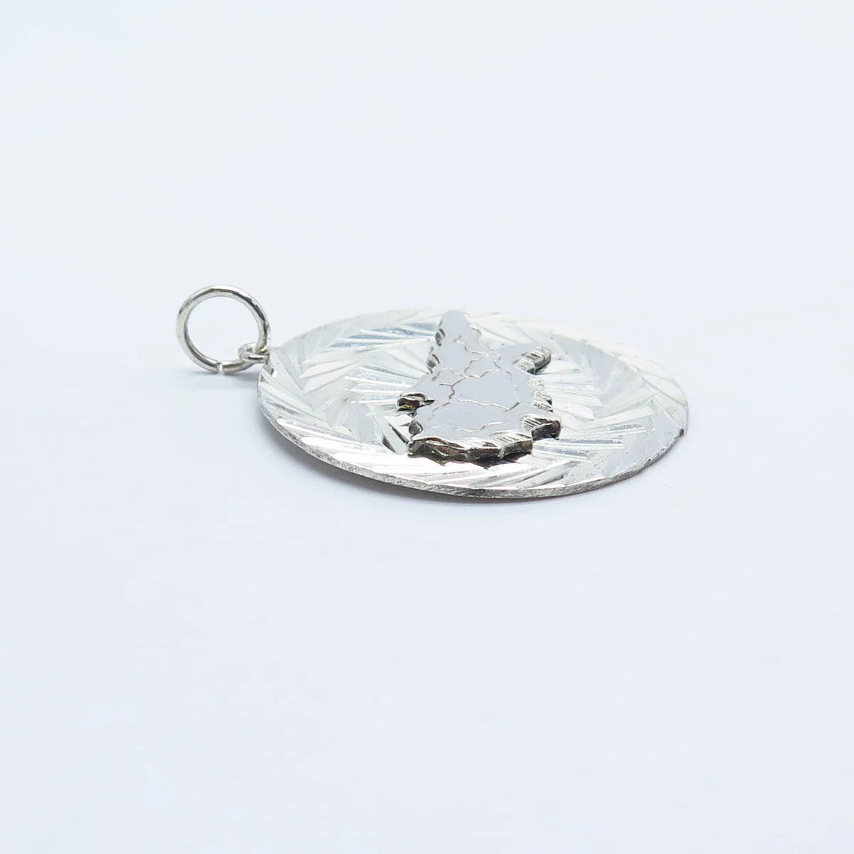 800 Silver Vintage Striped Round Map Pendant