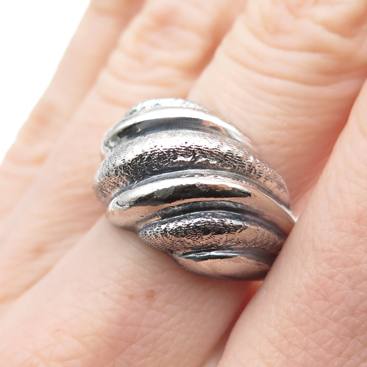 925 Sterling Silver Vintage Mexico Modernist Ribbed Dome Oxidized Ring Size 7