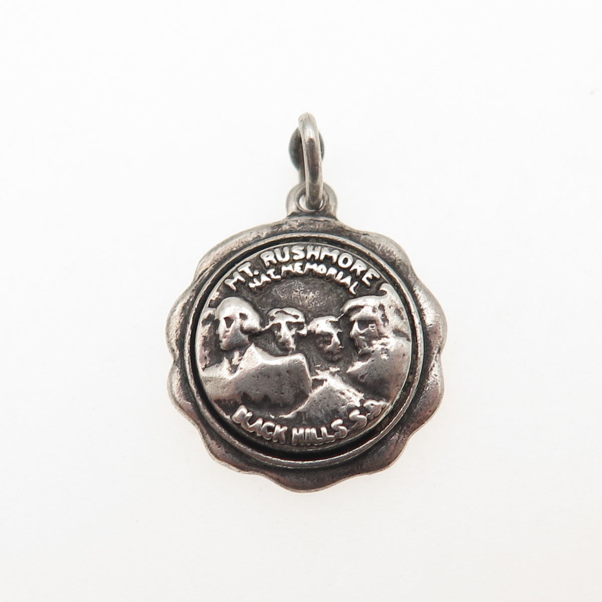 BATES & KLINKE 925 Sterling Silver Antique Art Deco Mount Rushmore Mini Pendant