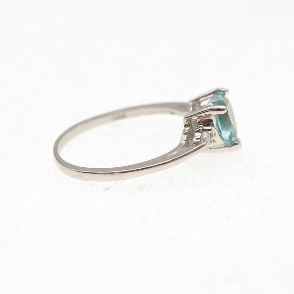 925 Sterling Silver Vintage Blue & White C Z Heart Ring Size 4.75