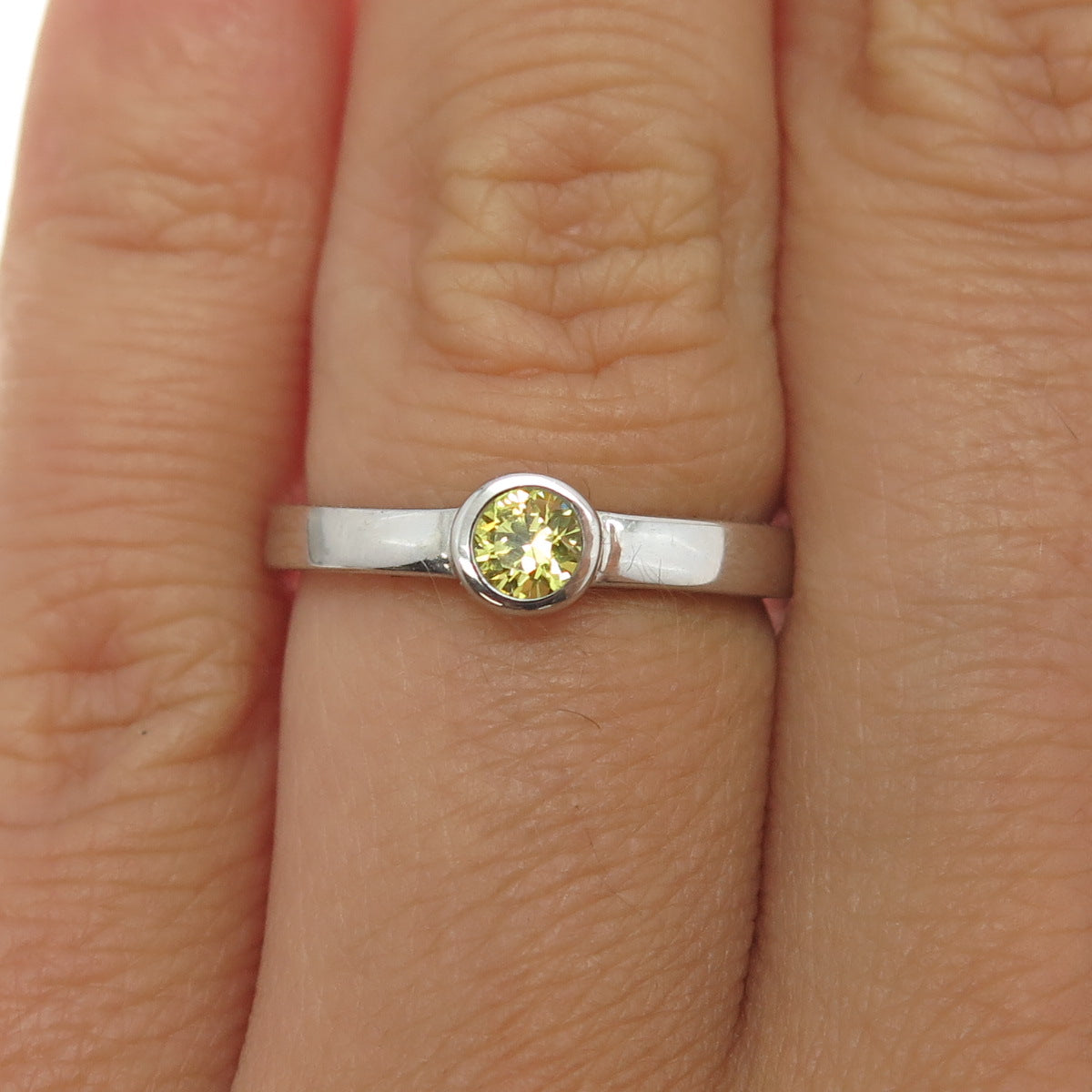 925 Sterling Silver Lemon Round-Cut Shaped C Z Ring Size 5.75