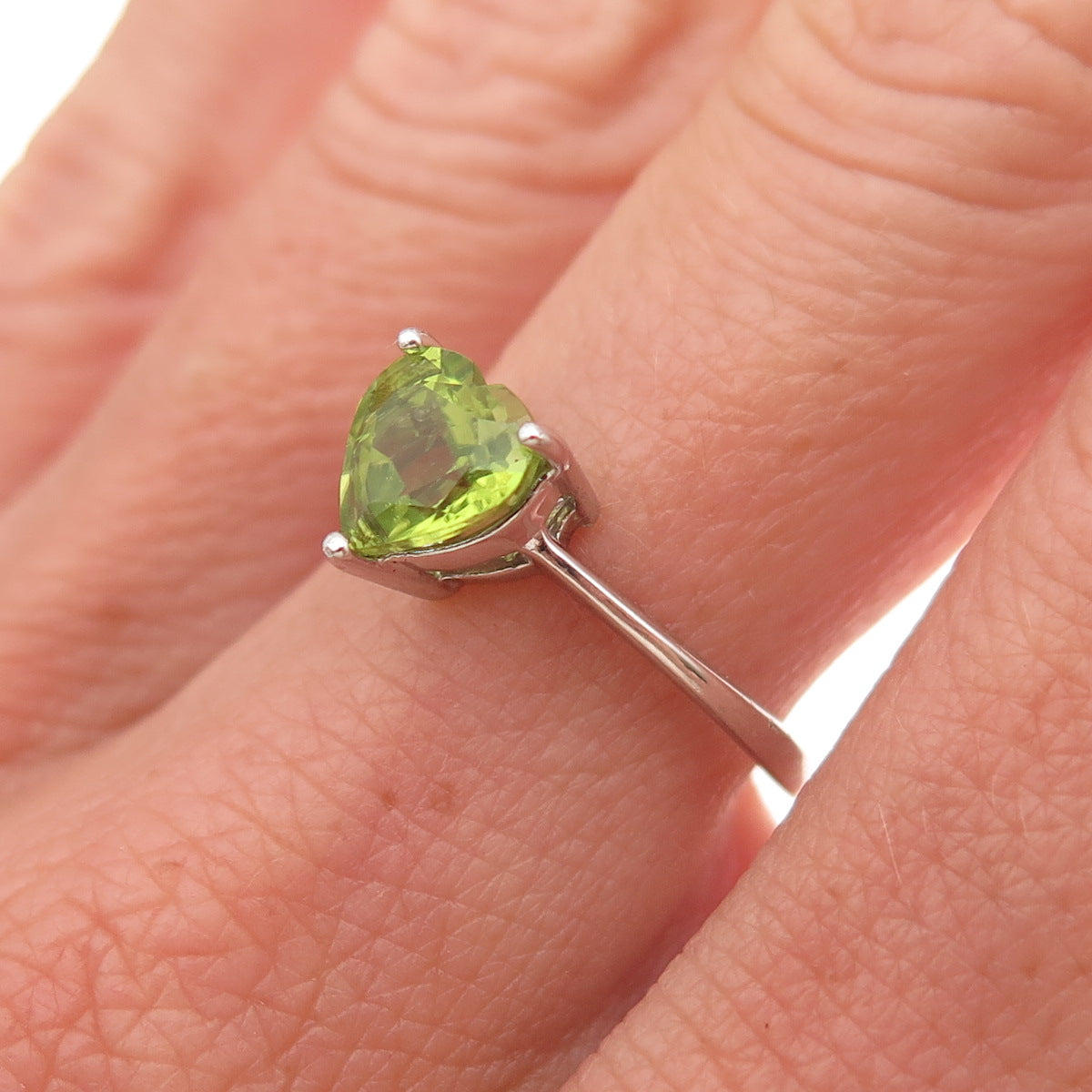 925 Sterling Silver Vintage Real Heart-Cut Peridot Ring Size 7.25
