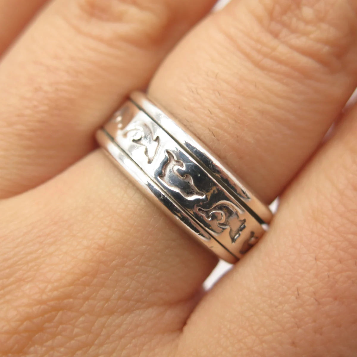 925 Sterling Silver Vintage Friendly Dolphin Rotating Band Ring Size 7 3/4