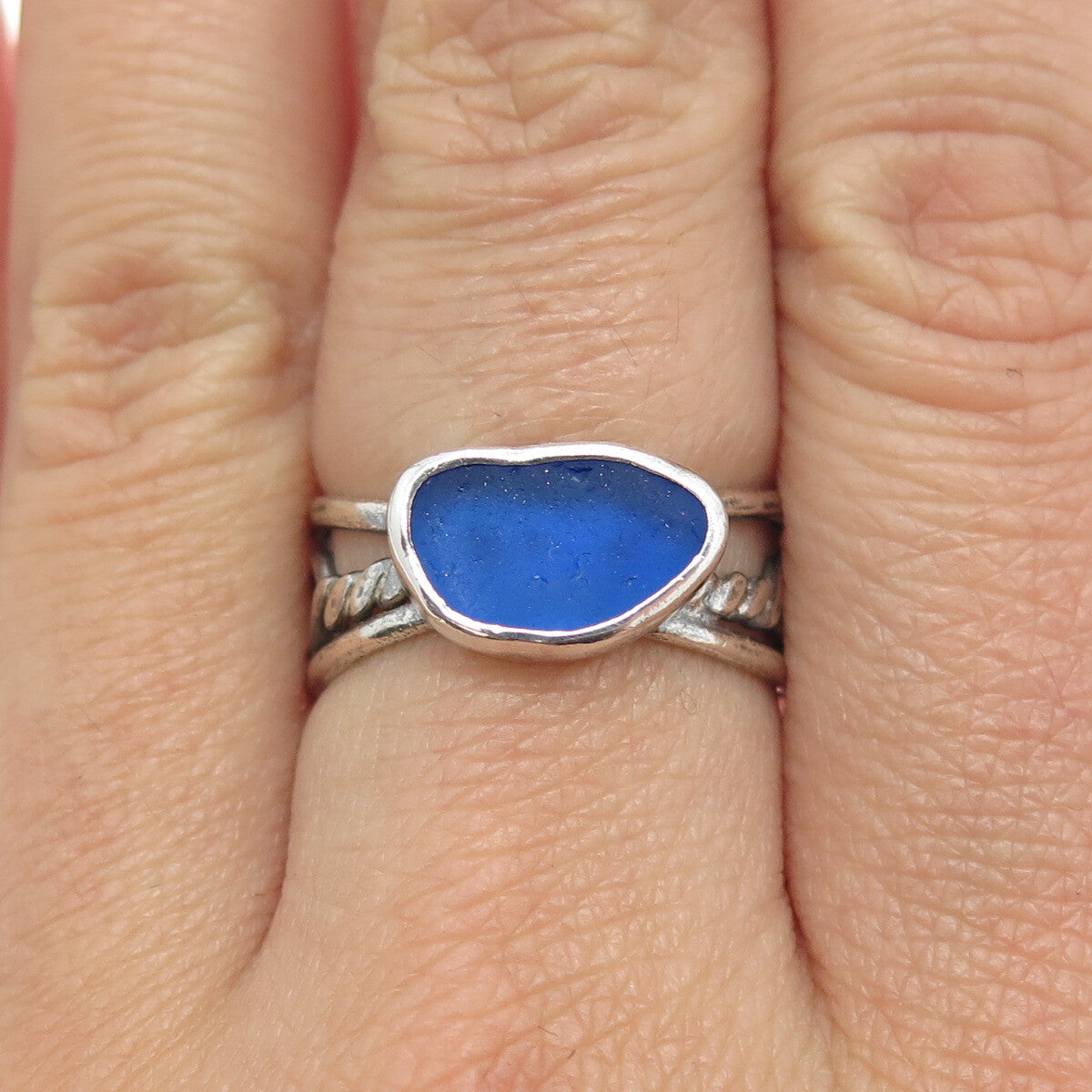 RADIANT SUN 925 Sterling Silver Vintage Blue Glass Modernist Ring Size 7.75