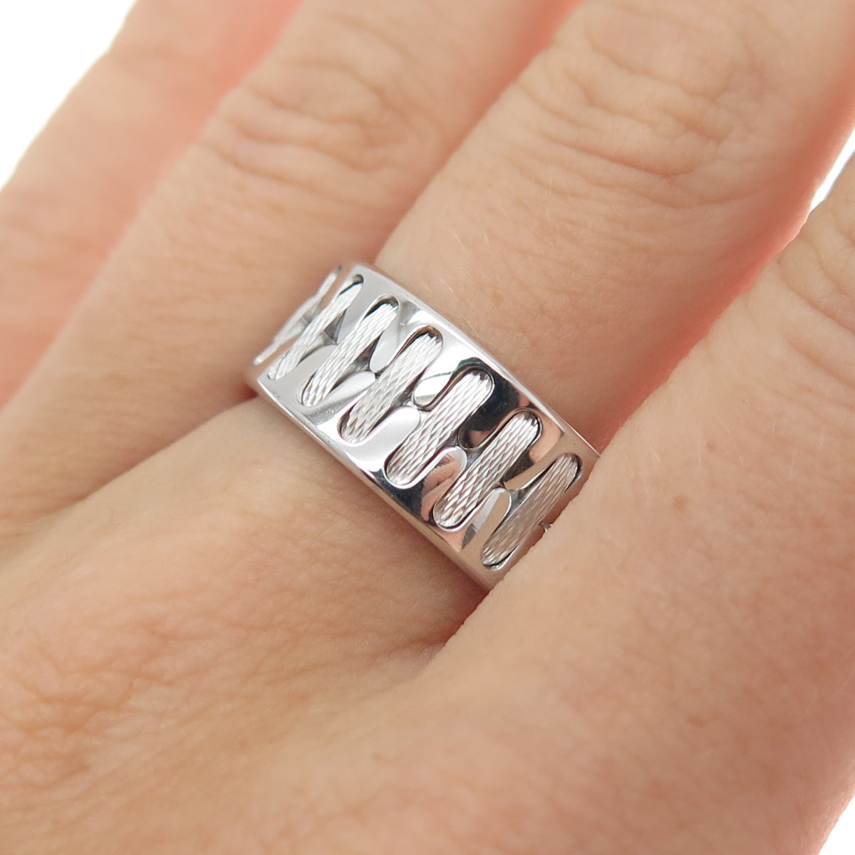 NEOS 925 Sterling Silver Textured Sewing Stitches Band Ring Size 7.75
