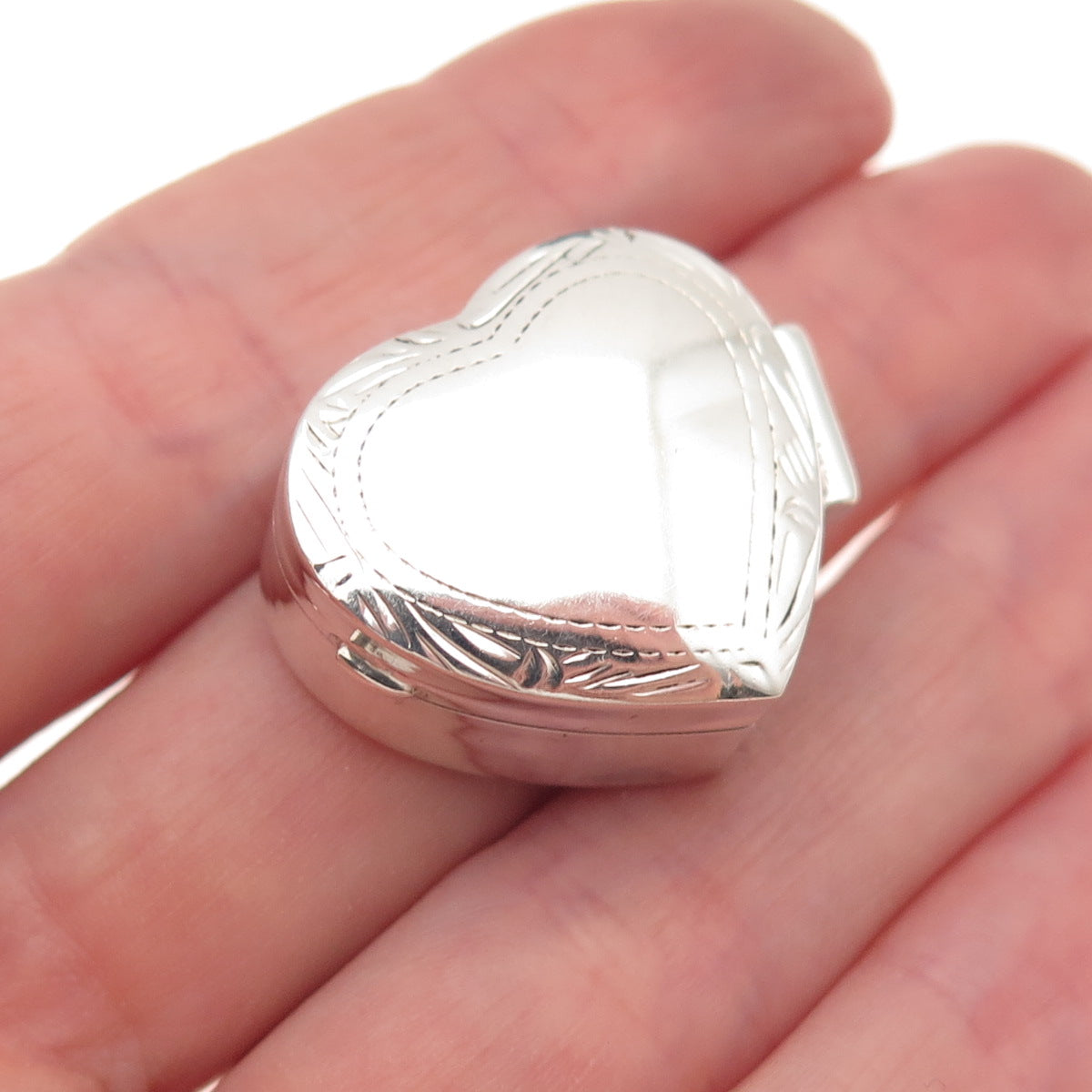 925 Sterling Silver Vintage Engraved Heart Pill / Snuff Box