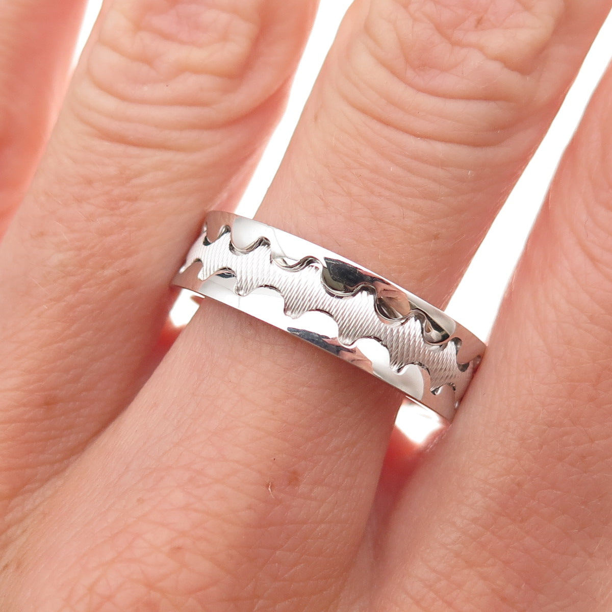 Neos 925 Sterling Silver Zig Zag Band Ring Size 10.25