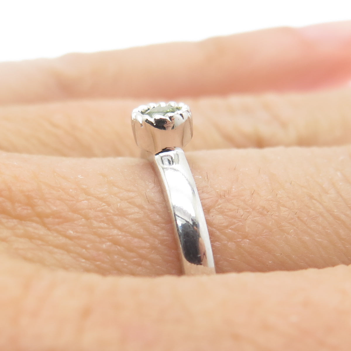 925 Sterling Silver Real Round-Cut Blue Topaz Gem Minimalist Ring Size 7.25