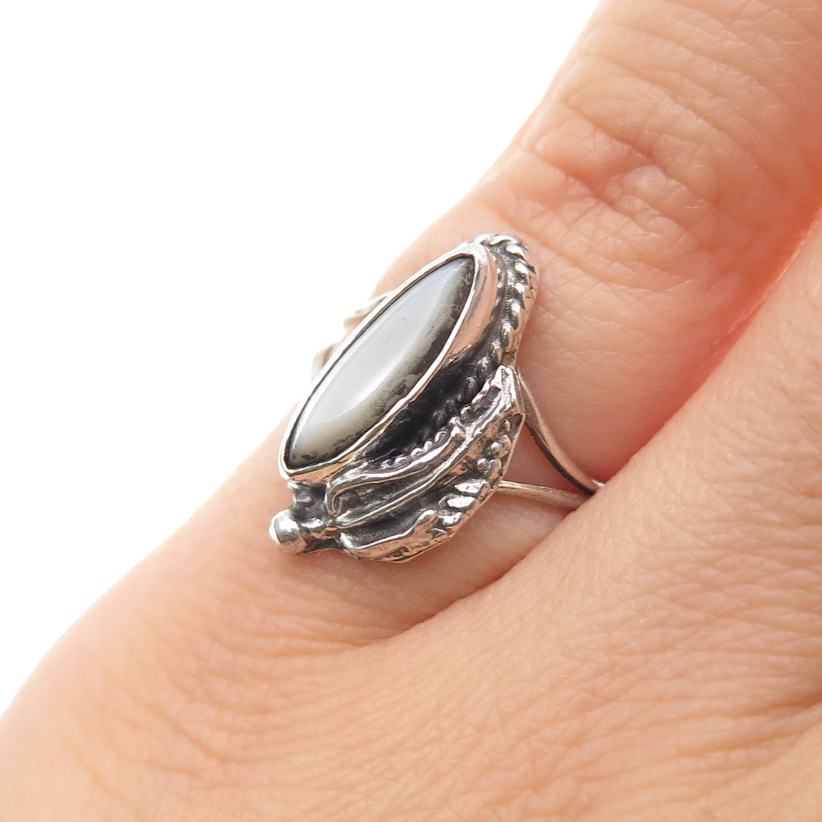 Old Pawn 925 Sterling Silver Vintage Southwestern MOP Feather Ring Size 4.5