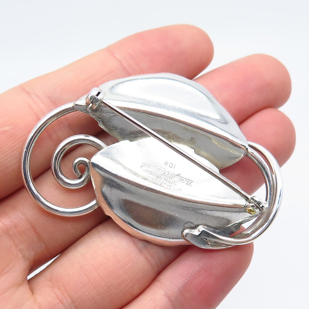 925 Sterling Silver Vintage International Grape Leaf Pin Brooch