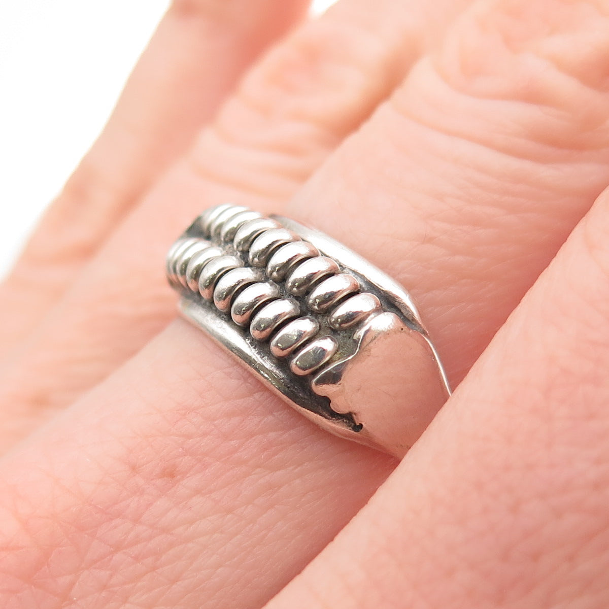 925 Sterling Silver Vintage Modernist Spring Oxidized Ring Size 6.5