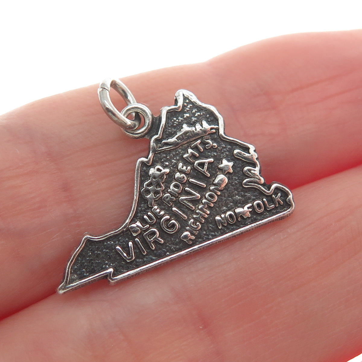 FRENCH & FRANKLIN Sterling Silver Vintage Virginia Oxidized Minimalist Pendant