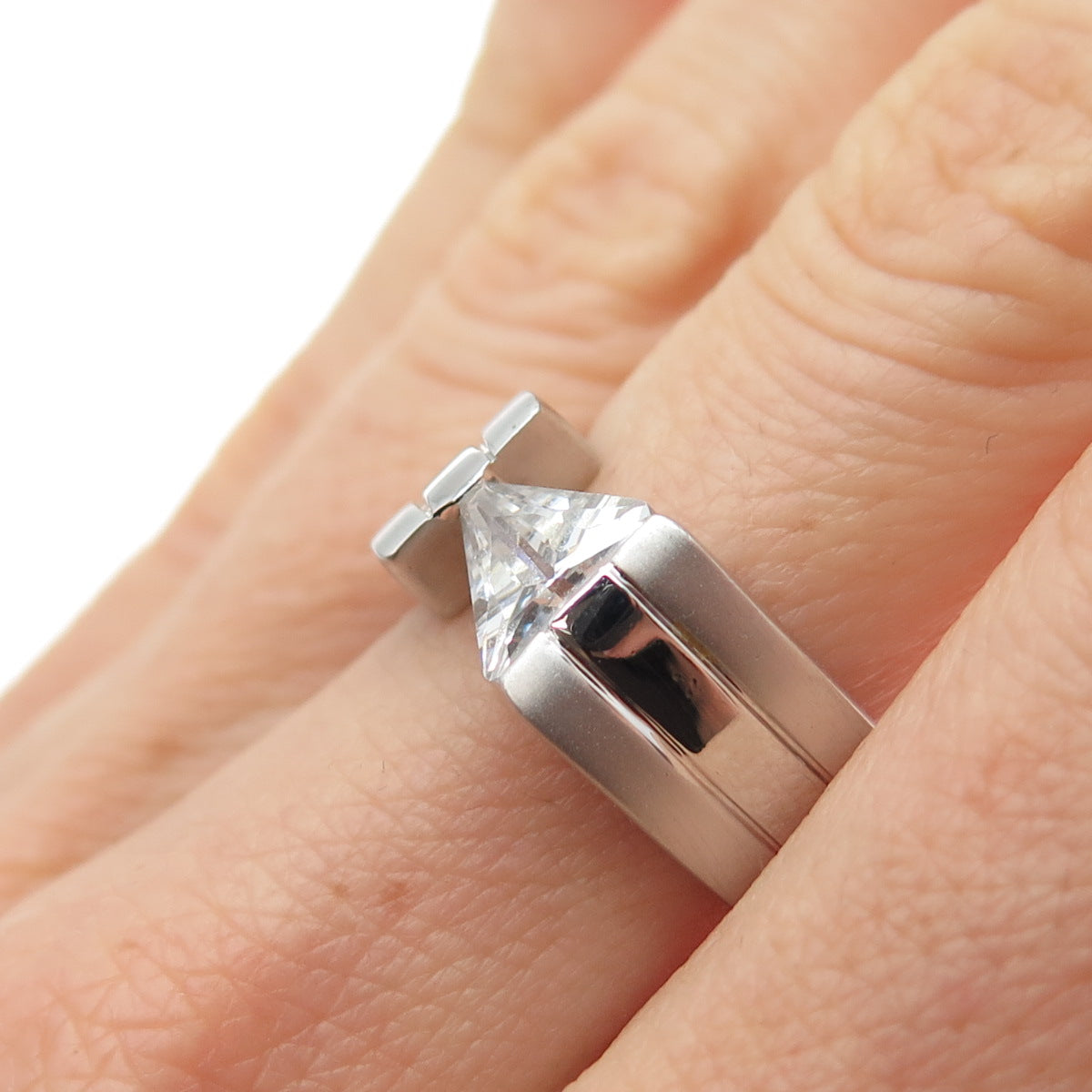 925 Sterling Silver Triangle-Cut C Z Modernist Ring Size 6.25