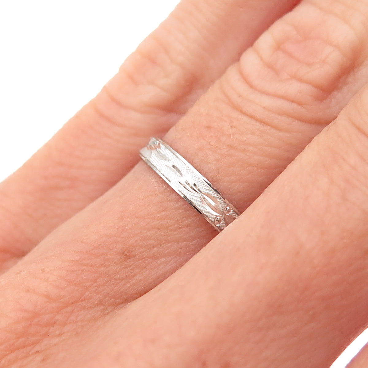 925 Sterling Silver Engraved Band Ring Size 5
