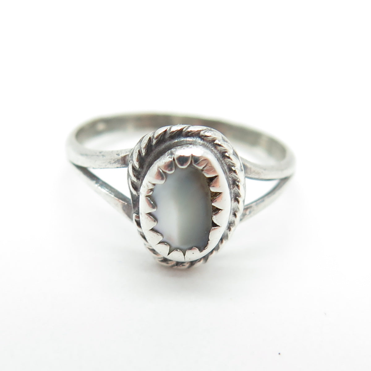 925 Sterling Silver Vintage Southwestern Mother-of-Pearl Ethnic Ring Size 5.25