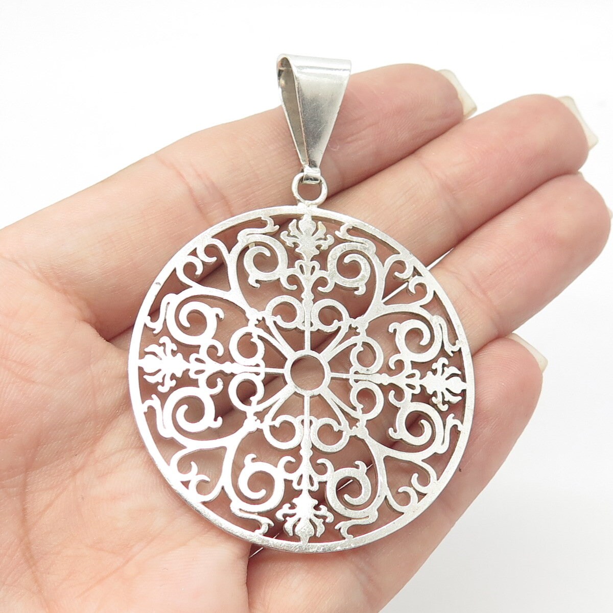 925 Sterling Silver Vintage Ornate Round Pendant
