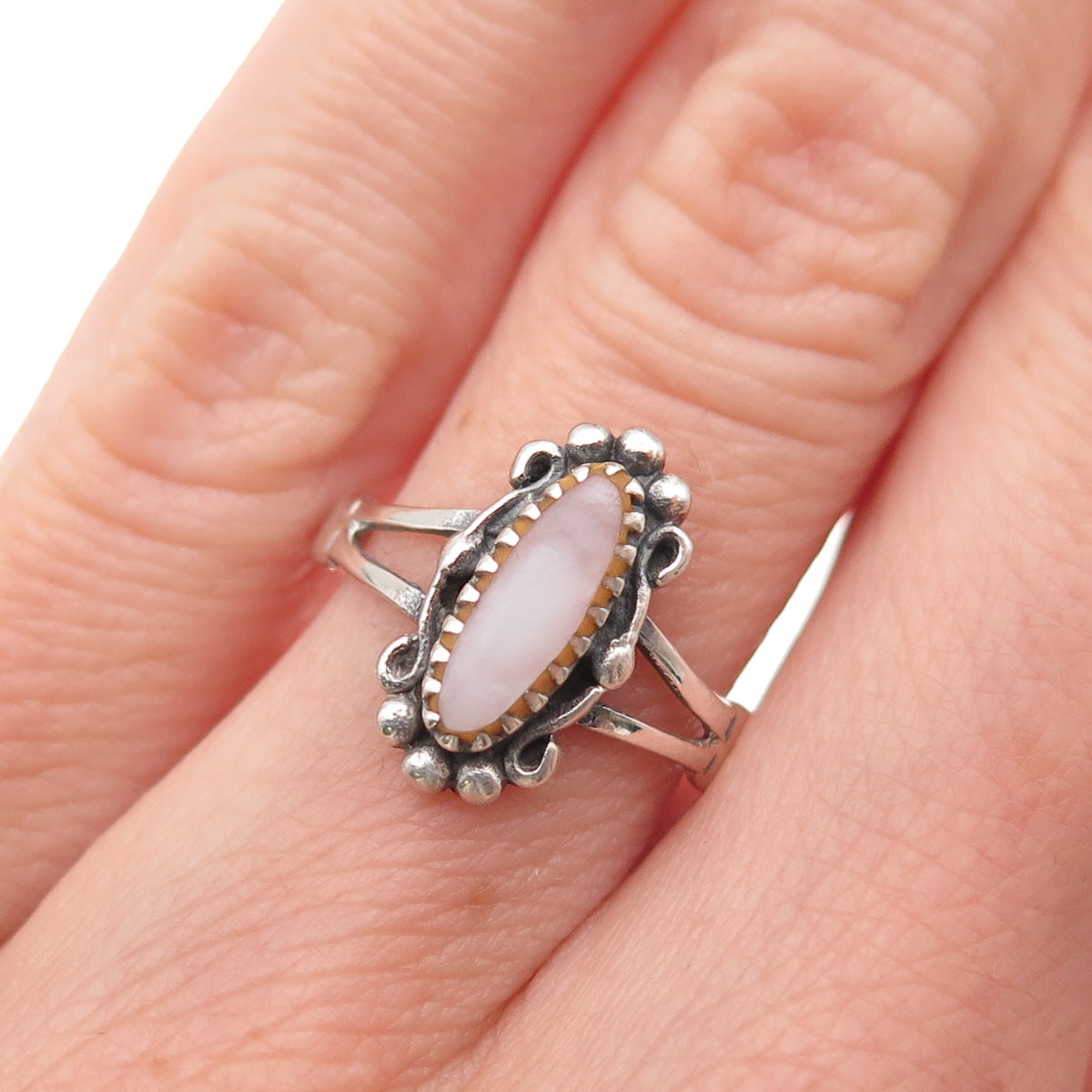 925 Sterling Silver Vintage Real Mother-of-Pearl Oxidized Ring Size 5.5