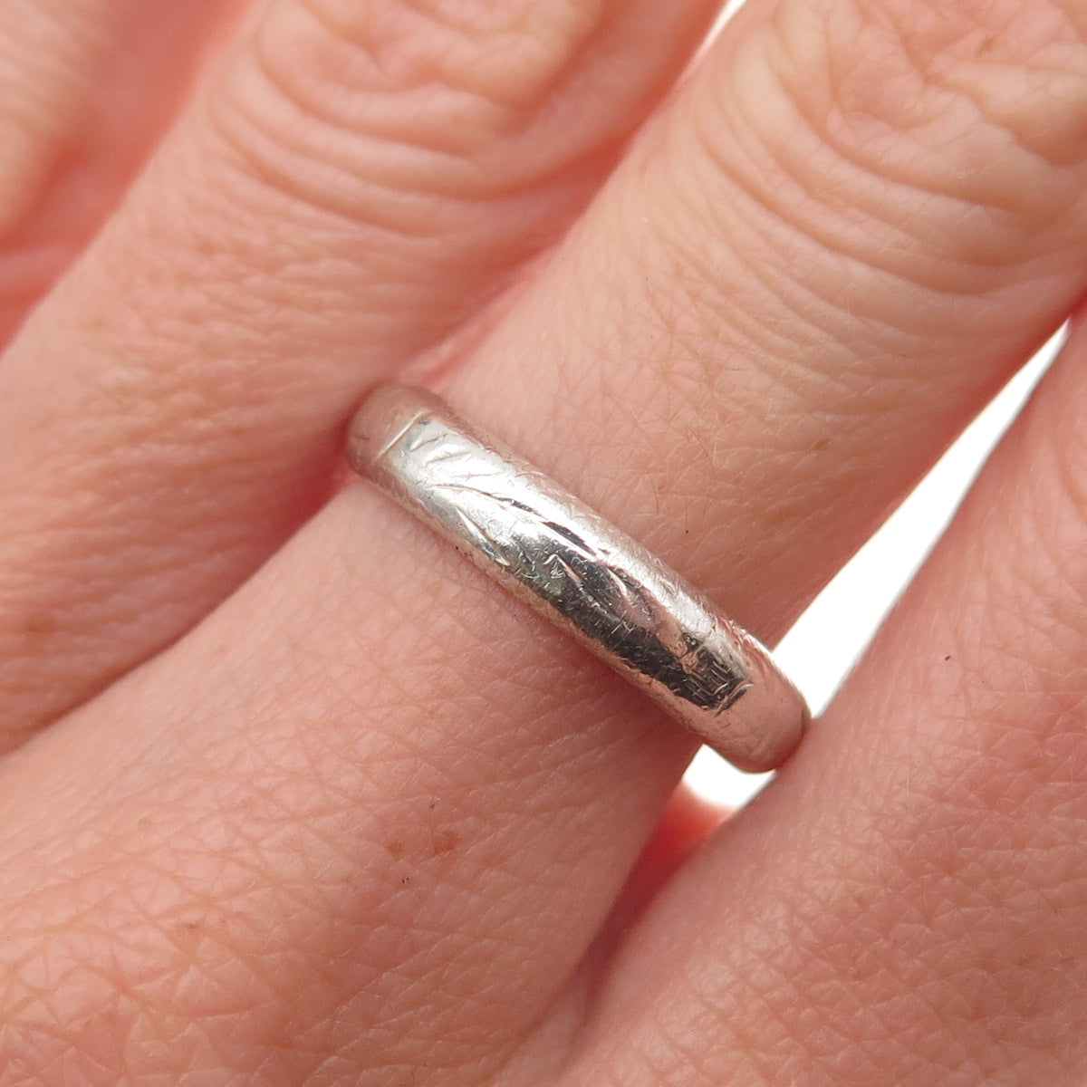 925 Sterling Silver Vintage Engraved Oxidized Band Ring Size 7.5