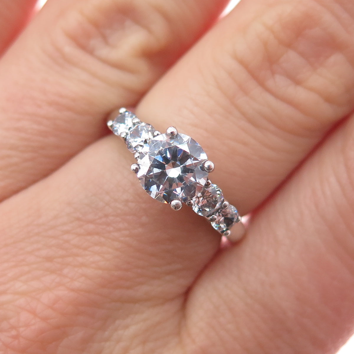 JH YOUNG 925 Sterling Silver Round-Cut C Z Engagement Ring Size 7