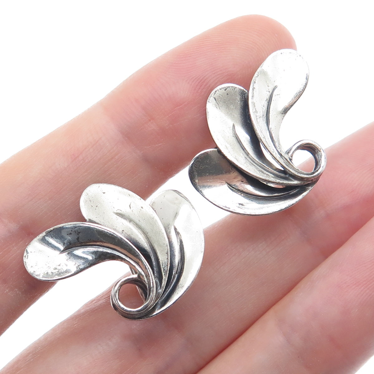 BEAU 925 Sterling Silver Antique Floral Leaf Oxidized Screw Back Earrings