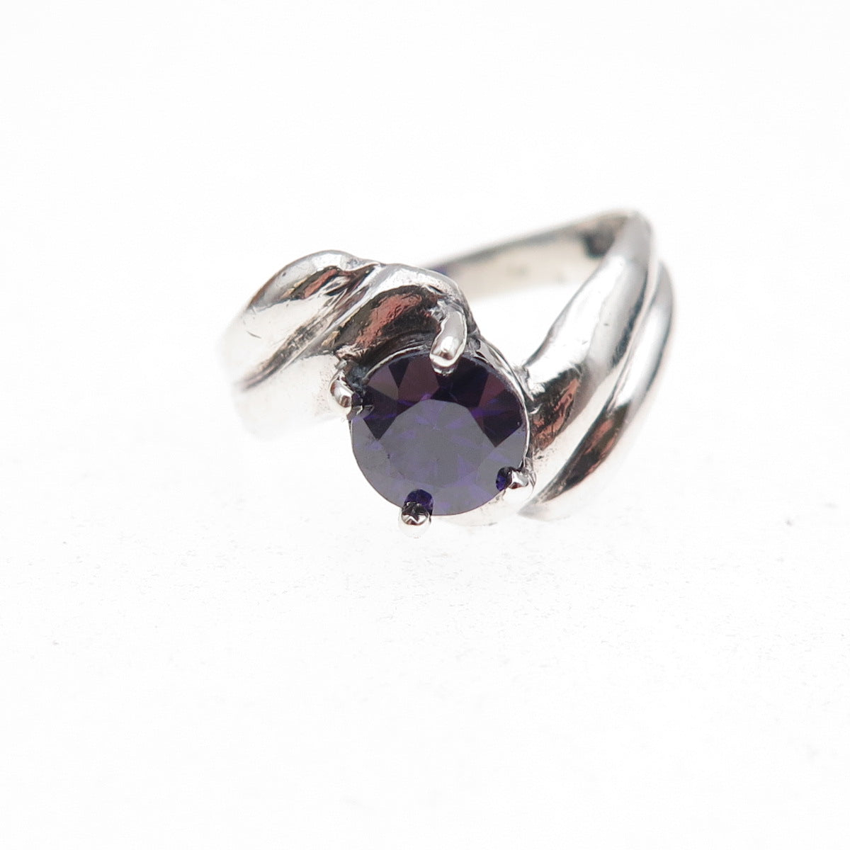 925 Sterling Silver Vintage Purple C Z Modernist Bypass Oxidized Ring Size 6.5
