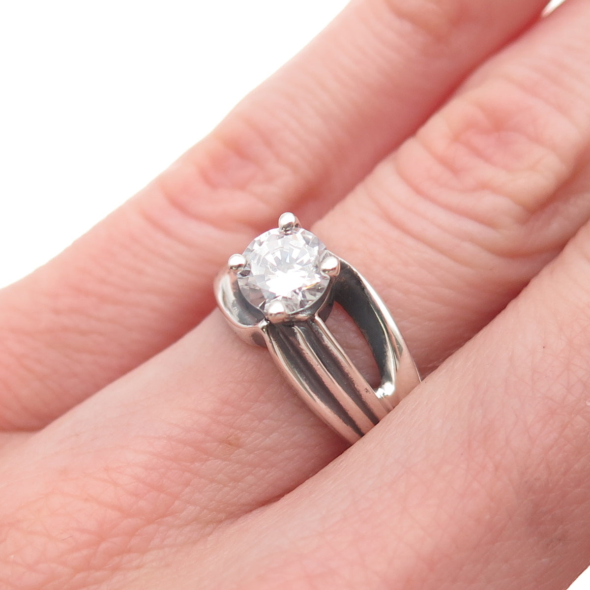 925 Sterling Silver Vintage Round-Cut C Z Modernist Oxidized Ring Size 6