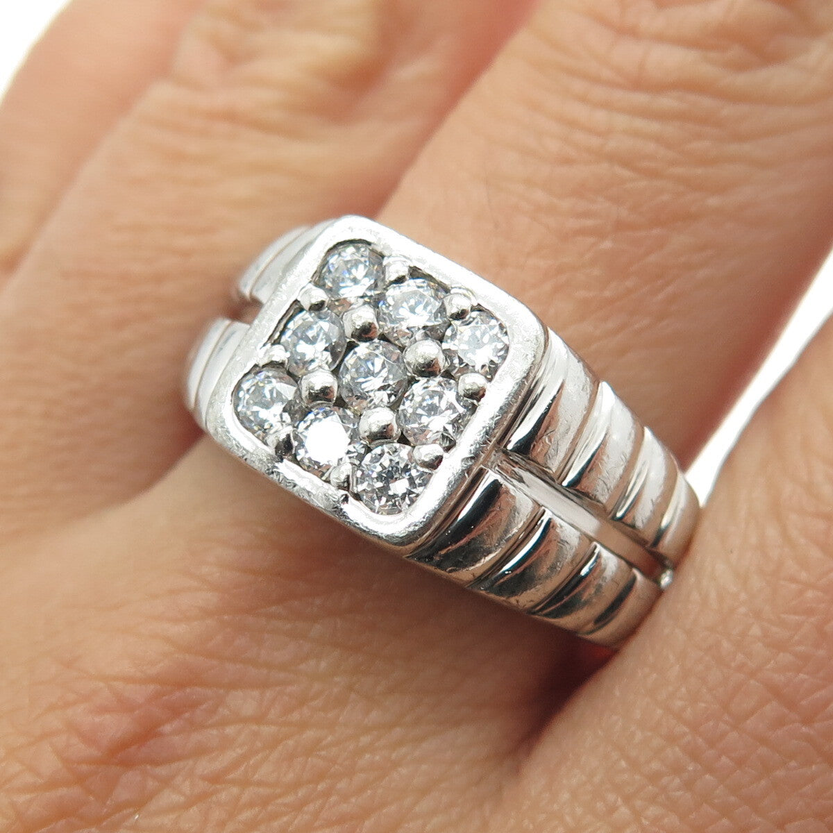 925 Sterling Silver Vintage Round-Cut Shaped C Z Ribbed Ring Size 11