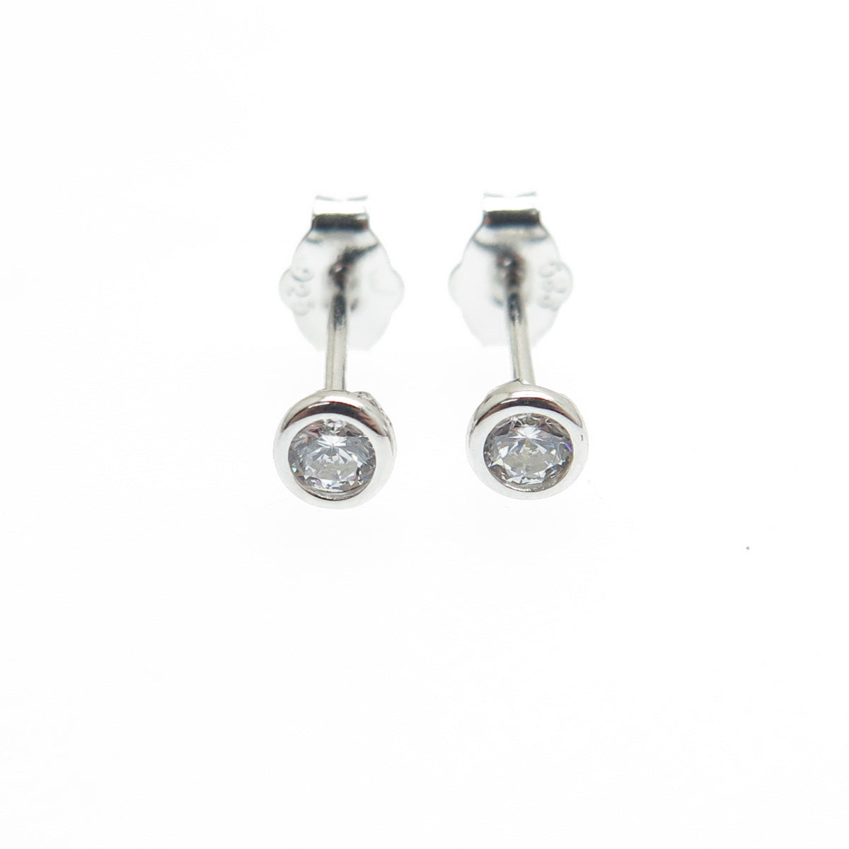 925 Sterling Silver Round-Cut Shaped C Z Stud Earrings