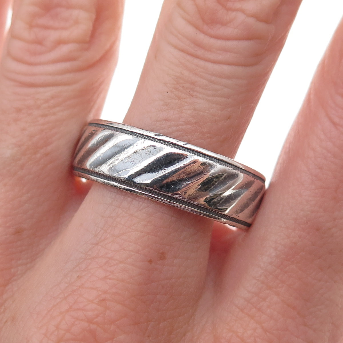 925 Sterling Silver Vintage Ribbed Oxidized Band Ring Size 15