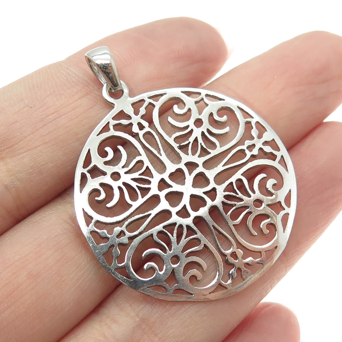 925 Sterling Silver Vintage Ornate Round Pendant