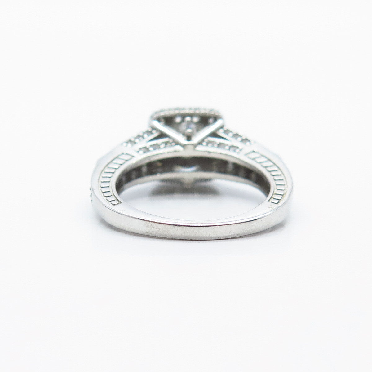925 Sterling Silver Round-Cut C Z Ring Size 6
