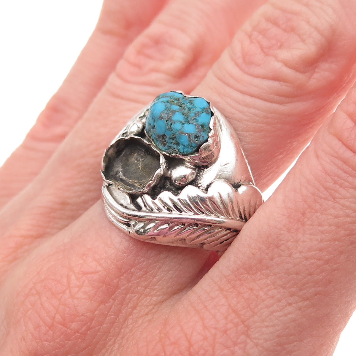 Old Pawn 925 Sterling Vintage Turquoise Feather Ring Size 13 (missing 1 stone)