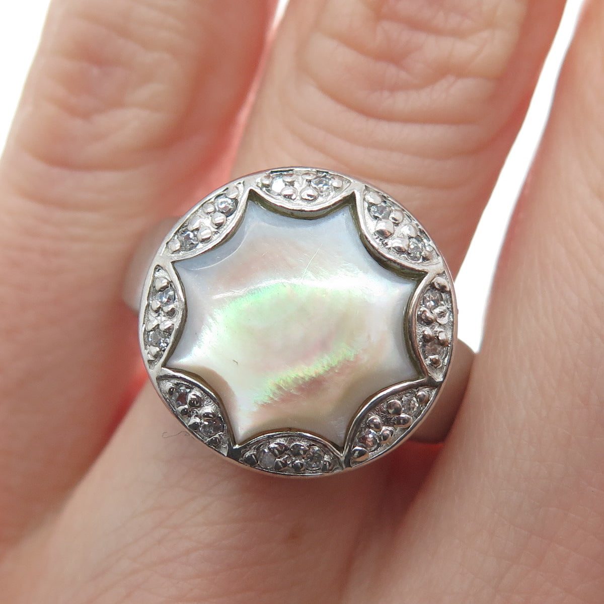 925 Sterling Silver Real Mother-of-Pearl & C Z Flower Ring Size 7.75