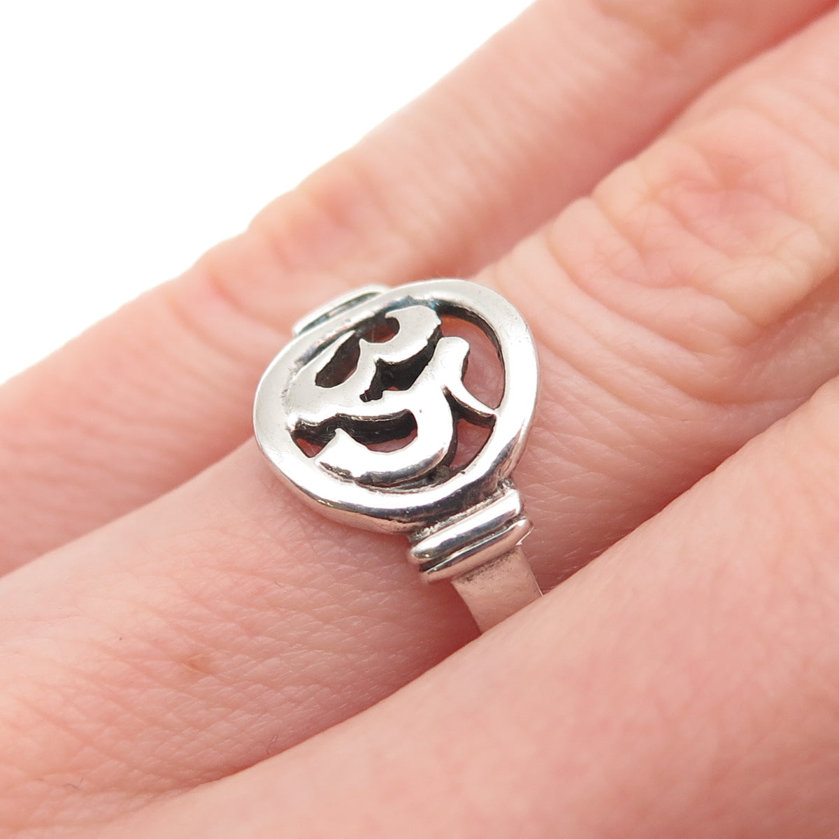 925 Sterling Silver Vintage Om Mantra Ring Size 6