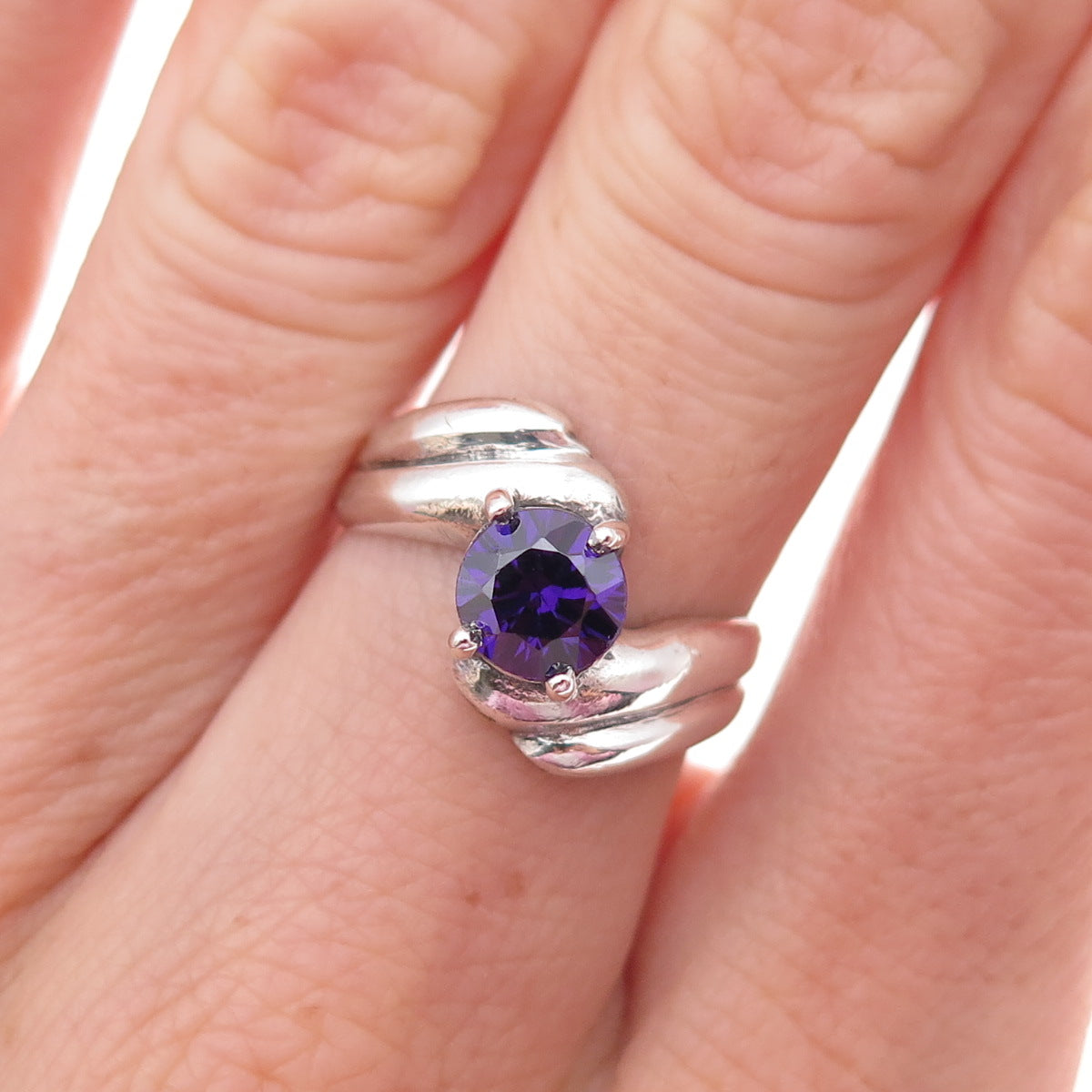 925 Sterling Silver Vintage Purple C Z Modernist Bypass Oxidized Ring Size 6.5