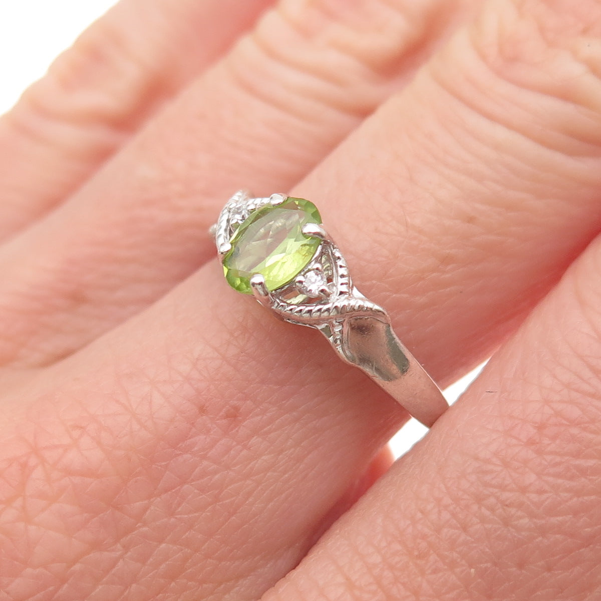 925 Sterling Silver Vintage Real Oval-Cut Peridot & C Z Ring Size 7.25